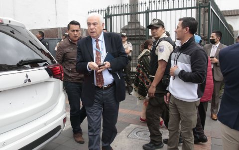 El ministro Santos dijo que dejará listos los planes de desmantelamiento de las instalaciones