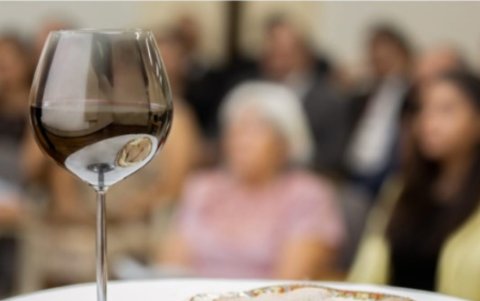 Emblemas. En la recordación de la muerte de Jesucristo están los símbolos del vino y del pan.