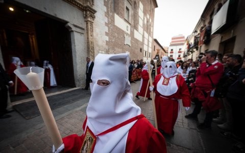 Procesión del Santo Cristo de la Columna y María Santísima de las Lágrimas que se inicia este Miércoles Santo en el Convento de las monjas de la Purísima Concepción para recorrer las calles de Alcalá de Henares.