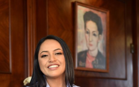 Es amante de la lectura y la música, desde pasillos hasta ritmos tropicales.