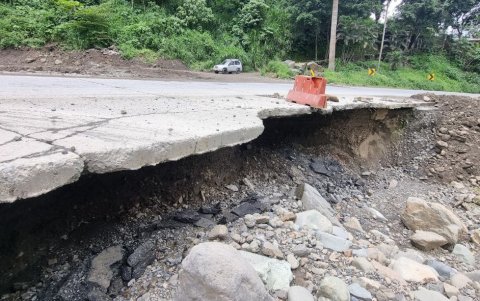 La vía que conecta a Pallatanga con Cumandá y a la vez con la provincia del Guayas está en pésimo estado.