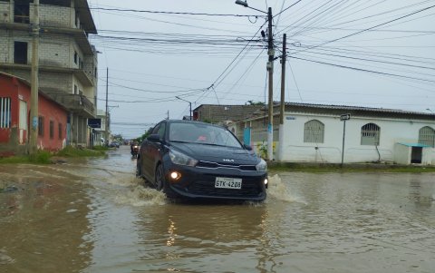 Así amanecieron los barrios de La Libertad, en la provincia de Santa Elena