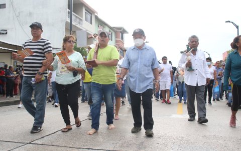 Actos. Algunos de los participantes hicieron el recorrido descalzos. ====