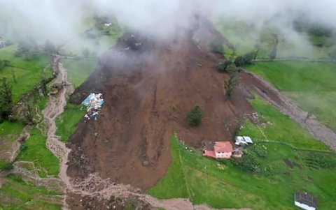 En el sector hay amenaza de más desprendimientos de tierra.