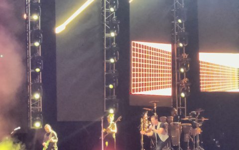 Fonseca puso el toque romántico y recibió el aplauso de los presentes.