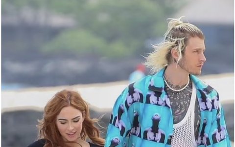 La pareja vacacionando en el Four Seasons Resort de la gran isla.