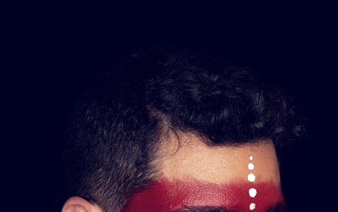 Los mensajes de sus canciones tiene un fuerte sentido político y espiritual.