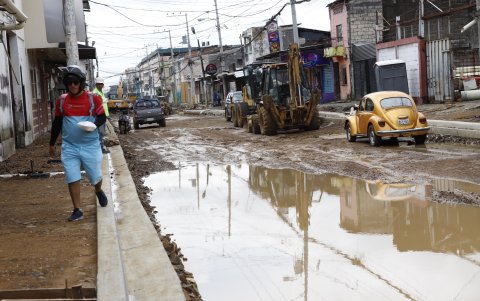 . Estado. En algunas cuadras se observa que el agua se queda estancada. Y es por esto que la comunidad lamenta que esto origine enfermedades.
===