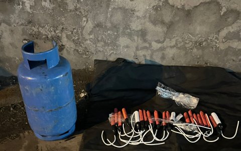 Explosivos. La semana pasada, en una gasolinera de Petroecuador, en el sur de Quito, expertos antiexplosivos de la Policía desarmaron artefactos.