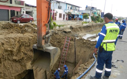 Queja. La zanja es enorme e impide el paso vehicular hace semanas.