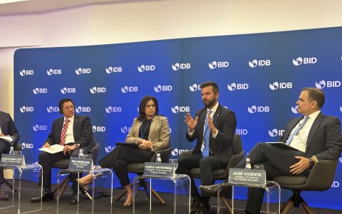 Conversatorio de ministros de Finanzas de varios países de la región en el BID.