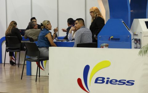 Financiamiento. El stand del Banco del Instituto Ecuatoriano de Seguridad Social.