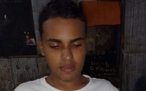 Tiempo de estudios. El joven asiste a la universidad en estos días vía online.