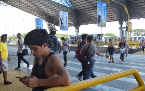 Los usuarios ven absurdo tener una app que no funcione, lo que los obliga a subir y bajar de las paradas en busca de información.