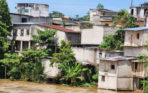 Hay cinco familias aisladas en Quinindé y hasta el cierre de esta edición no habían sido rescatadas.