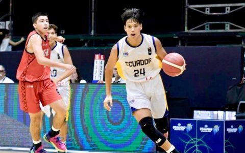 El ala pívot tricolor como parte de la selección sub-15 de Ecuador de donde es capitán.