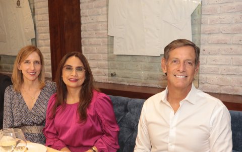 Karina Onetto de Nugué, Teresa Palacios y Luis Alberto Salvador.