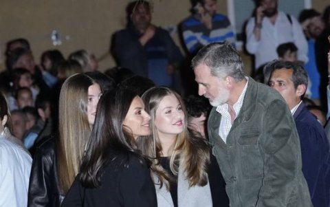 Letizia y Felipe con sus hijas en Semana Santa.