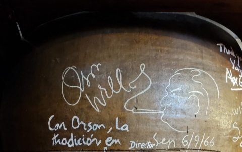 La tinaja firmada por Orson Welles.