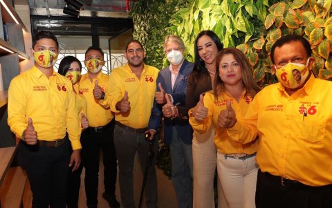 En septiembre de 2020, Lasso se reunió con Ortiz (c) y otros candidatos.