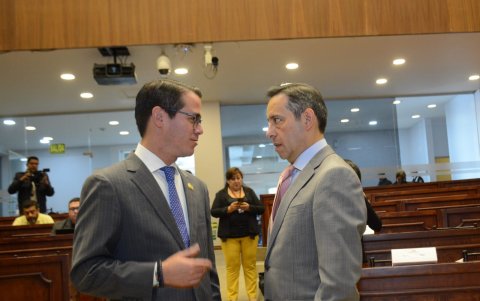 El secretario Jurídico de la Presidencia, Juan Pablo Ortiz, y Edgar Neira, abogado designado por el presidente Lasso, estuvieron presentes en Fiscalización.