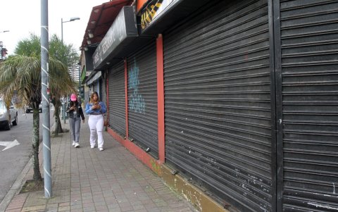 Atraco. La madrugada del viernes, este establecimiento comercial fue asaltado por antisociales. Al siguiente día no dio atención.