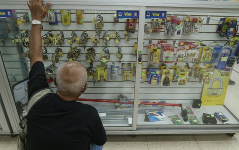 Ferretería.- Los candados y la cerraduras también están en la lista de objetos para la seguridad.