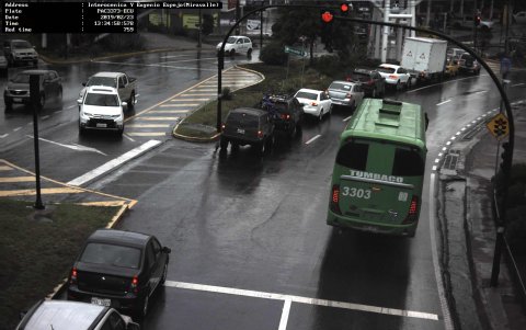 Infracción. El bus ha sido sancionado por varias violaciones a la ley de tránsito como pasarse un semáforo en rojo.