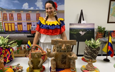 En el evento, diversos países presentaron su cultura a través de bailes tradicionales o talleres diversos.
