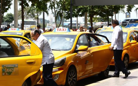 Pese a la inseguridad, el transporte amarillo no ha paralizado sus unidades.