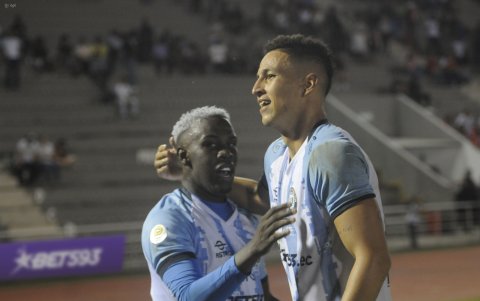 Klebinho y Miguel Parrales jugadores del Guayaquil City .