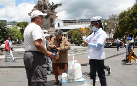 Sabor. Alexandra Remache es una de los 25 poncheros que sobreviven en la capital.