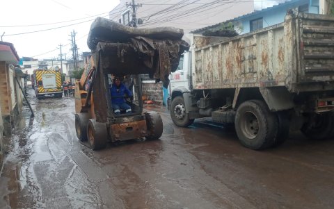Norte. La Empresa Pública Metropolitana de Logística para la Seguridad hace labores de limpieza en el sector de La Pulida.