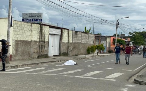 La víctima iba caminando por este sector cuando fue alcanzado por los sicarios.