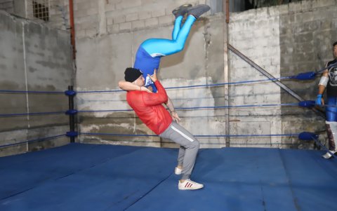 Los deportistas entrenan para pulir sus habilidades para los espectáculos.