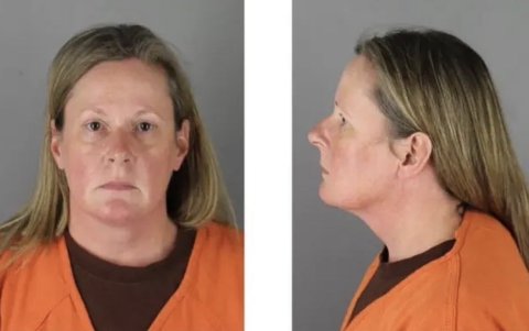 Kimberly Potter en su foto policial durante su arresto.