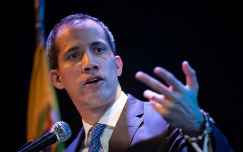 Juan Guaidó reincide y burla la prohibición del Supremo de salir de Venezuela.