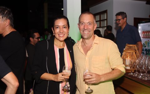 Bianca Dáger y Karl Campbell.