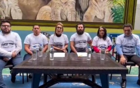 Los Choneros buscaban un supuesto acuerdo de paz cuando empezaron las masacres en las cárceles. De izquierda a derecha, el segundo es alias Junior. El cuarto es Fito