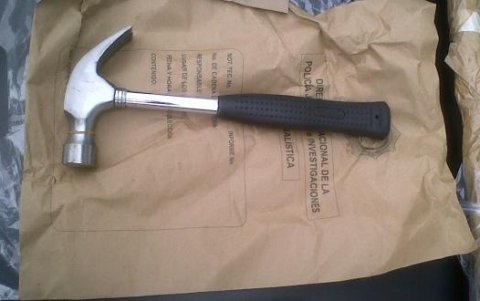 Este fue el martillo utilizado por el presunto criminal