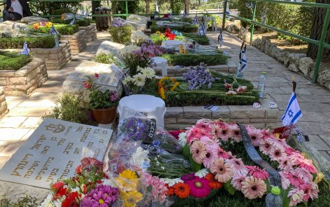 Vista del cementerio Monte Herzl de Jerusalén, donde los israelíes conmemoran el Día del Recuerdo a los Caídos.