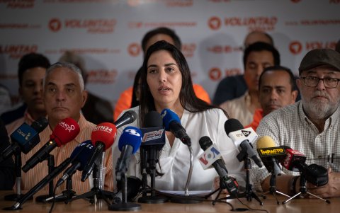 La exdiputada y miembro del partido venezolano Voluntad Popular, Adriana Pichardo, habla durante una rueda de prensa hoy, en Caracas (Venezuela)
