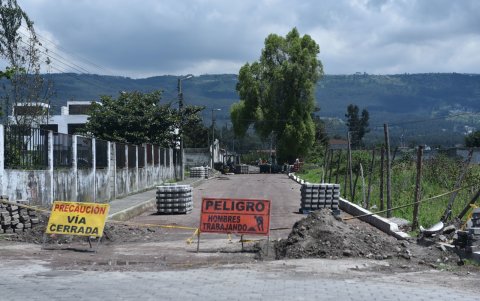 Neutro. En barrios donde no existe claridad de jurisdicción quien interviene en ocasiones es la Prefectura, dice la gente