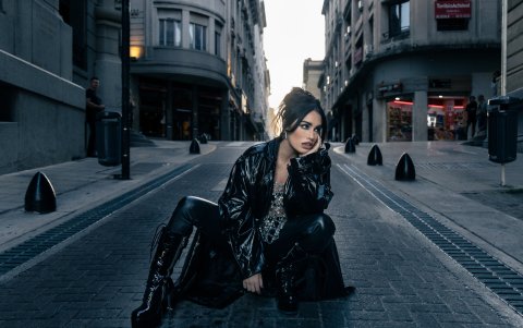 Lali fotografiada por Guido Adler.