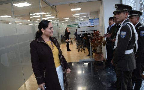 Las discrepancias de Pazmiño hizo que Pachaktuik decidiera expulsarla del bloque legislativo.