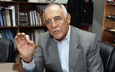 Por dos periodos consecutivos (entre el 2000 y 2009) Moncayo fue electo alcalde de Quito.