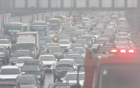 En la mañana, el tráfico no avanzaba y a causa de ello, decenas de personas no llegaron al trabajo, a reuniones ni consultas médicas.