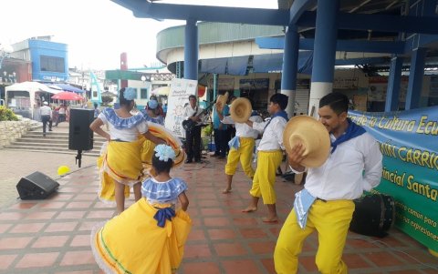 El folclor fue parte de este homenaje al cantón La Libertad