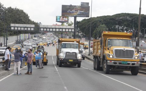 A través de vehículos de carga pesada se midió si las vigas tenían o no daños. A esto se sumaron otros análisis de tipo técnico.