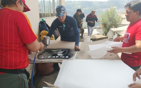 La mayoría del material de difusión es elaborado por los propios militantes del Frente Unitario.